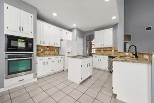 301 Andre Dr, Irving, TX 75063 - Photo 15