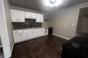 1031 Wade Hampton St, Benbrook, TX 76126 - Photo 11