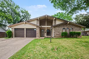 1629 Brent Ct, Grand Prairie, TX 75051 - Photo 1