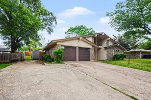 1629 Brent Ct, Grand Prairie, TX 75051 - Photo 3