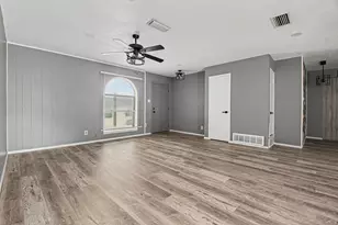 1629 Brent Ct, Grand Prairie, TX 75051 - Photo 9