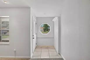 1716 Chip-N-Dale Dr, Arlington, TX 76012 - Photo 3