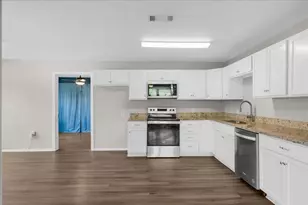 657 E Commerce St, Fairfield, TX 75840 - Photo 11