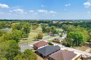 413 Henderson St, Bonham, TX 75418 - Photo 27