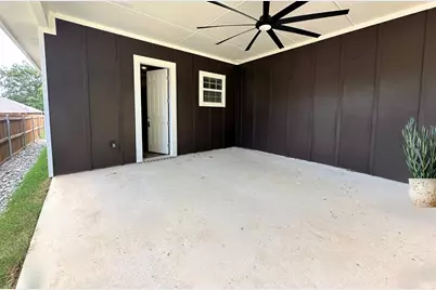 413 Henderson Street, Bonham, TX 75418 - Photo 23
