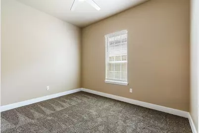 413 Henderson Street, Bonham, TX 75418 - Photo 9