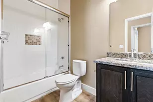 413 Henderson St, Bonham, TX 75418 - Photo 11