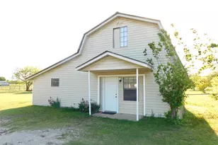 31 Rogers Cir, Krum, TX 76249 - Photo 1