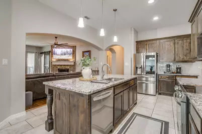 2721 Buffalo Run, Burleson, TX 76028 - Photo 9