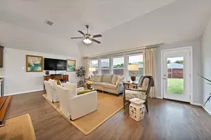 10817 Live Oak Creek Dr, Fort Worth, TX 76108 - Photo 3