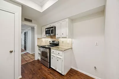 6742 E Northwest Highway, Dallas, TX 75231 - Photo 11