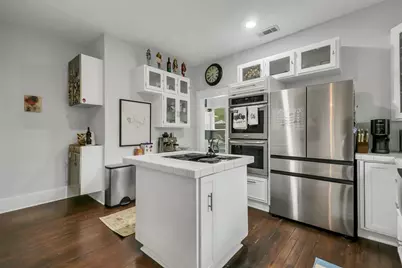 307 N Edgefield Avenue, Dallas, TX 75208 - Photo 11