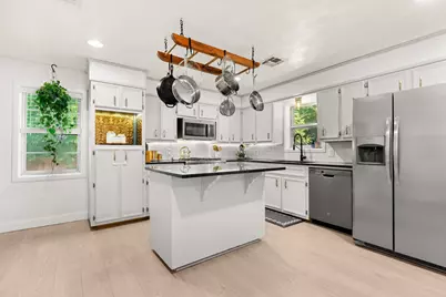 704 W Elizabeth Drive, Robinson, TX 76706 - Photo 13