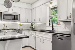 704 W Elizabeth Dr, Robinson, TX 76706 - Photo 9