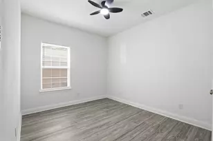 2611 Hunting Dr, Fort Worth, TX 76119 - Photo 5