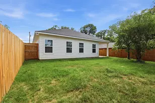 2611 Hunting Dr, Fort Worth, TX 76119 - Photo 19