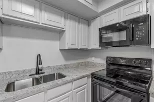2300 Bamboo Dr, Arlington, TX 76006 - Photo 7