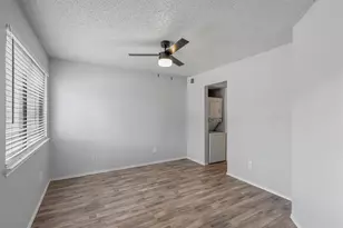 2300 Bamboo Dr, Arlington, TX 76006 - Photo 13