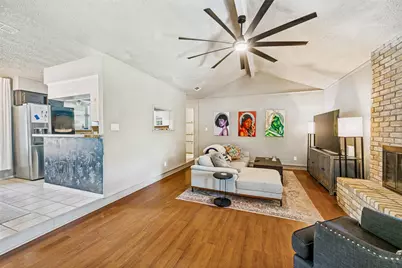 2204 Park Springs Court, Arlington, TX 76013 - Photo 5