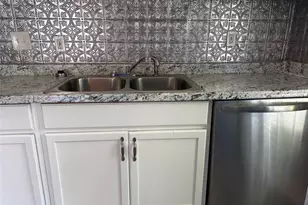 615 S Throckmorton St, Sherman, TX 75090 - Photo 5