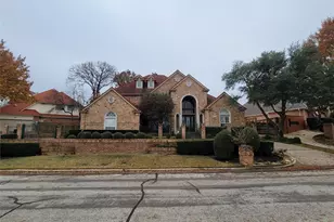 2423 River Rock Cir, Arlington, TX 76006 - Photo 5