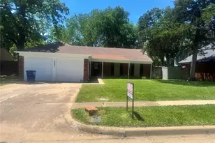 2301 Holly Dr, Euless, TX 76039 - Photo 1