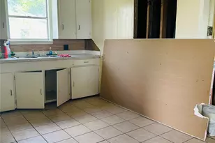 202 N 1st St, Point, TX 75472 - Photo 5