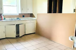 202 N 1st St, Point, TX 75472 - Photo 5