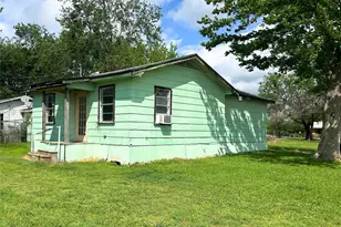 202 N 1st St, Point, TX 75472 - Photo 1