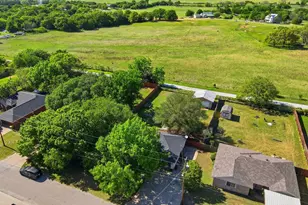 4041 Country Meadows Cir, Granbury, TX 76049 - Photo 25