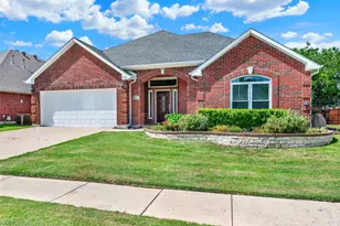 409 Jennifer Ln, Arlington, TX 76002 - Photo 1