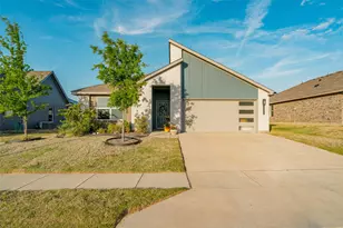 1512 Battery Pk Dr, Alvarado, TX 76009 - Photo 1