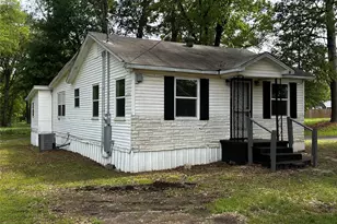 379 S Center St, Gladewater, TX 75647 - Photo 3