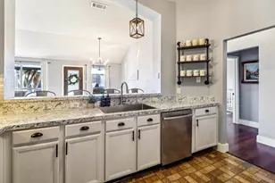1113 Day Dream Dr, Fort Worth, TX 76052 - Photo 9