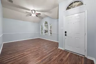 915 Seider Ln, Grand Prairie, TX 75052 - Photo 3