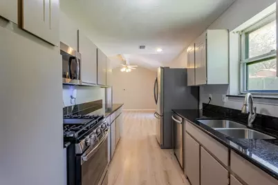 711 Shelmar Drive, Euless, TX 76039 - Photo 9