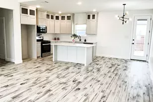 201 Bluff Ct, Godley, TX 76044 - Photo 3