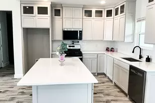 201 Bluff Ct, Godley, TX 76044 - Photo 7