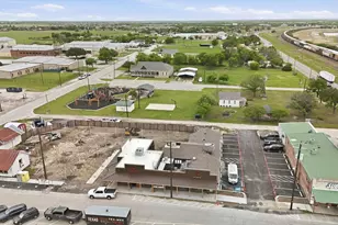 204 E Bailey St, Ponder, TX 76259 - Photo 29