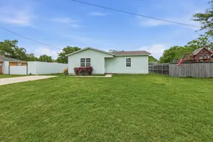 204 E Bailey St, Ponder, TX 76259 - Photo 5