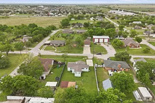 204 E Bailey St, Ponder, TX 76259 - Photo 23