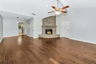 3015 Clover Ln, Euless, TX 76039 - Photo 3