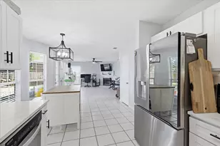 2211 Cromwell Dr, Arlington, TX 76018 - Photo 5