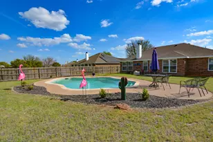 817 Wandering Ct, Granbury, TX 76049 - Photo 5