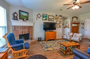 817 Wandering Ct, Granbury, TX 76049 - Photo 9