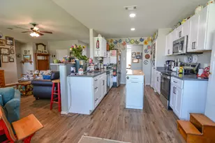 817 Wandering Ct, Granbury, TX 76049 - Photo 13