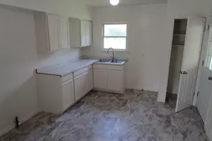 514 S Ave C, Olney, TX 76374 - Photo 11