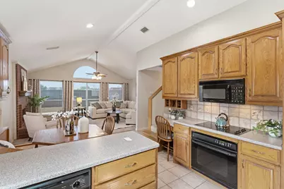 806 Red Oak Drive, Lewisville, TX 75067 - Photo 11