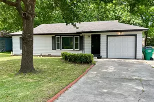 1109 N Howeth St, Gainesville, TX 76240 - Photo 1