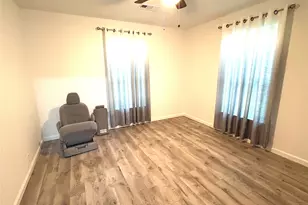 1109 N Howeth St, Gainesville, TX 76240 - Photo 9